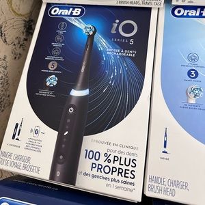 BRAND NEW SEALED ORAL B iO Series 5 Electric Toothbrush